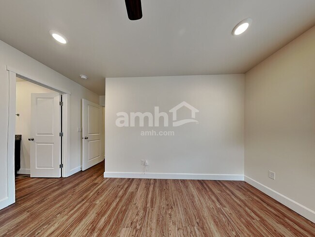 Building Photo - 19211 15th Ave Ct E