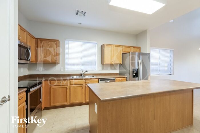 Building Photo - 15447 W Yucatan Dr