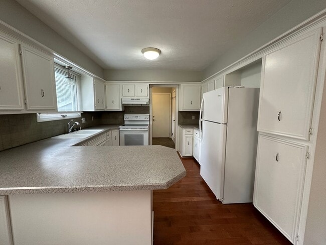 Building Photo - Single Family Home in Alto!