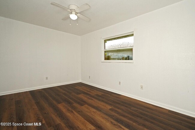 Building Photo - 765 Palm Dr