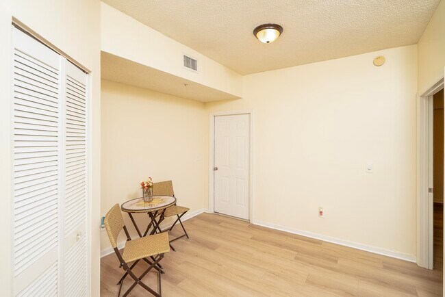 Building Photo - 4010 Grande Vista Blvd