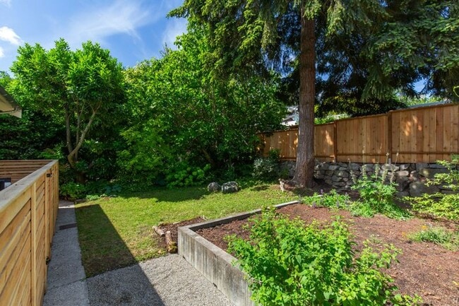 Building Photo - Beacon Hill Home