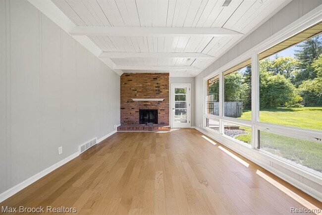 Building Photo - 6096 Darramoor Rd