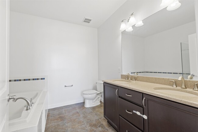 Building Photo - 443 2nd St