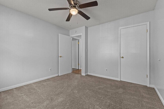 Building Photo - 6257 Lakehaven Dr