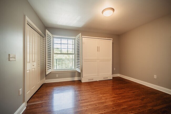 Building Photo - Harbor Crest condo for rent