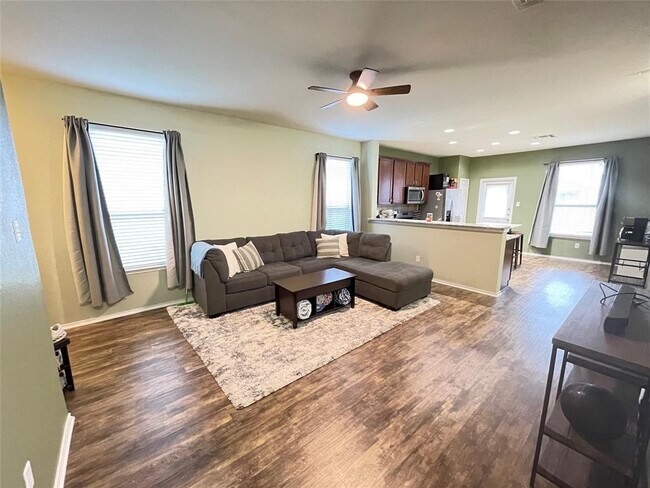 Building Photo - 228 La Dera Dr