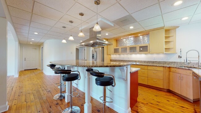 Building Photo - 236 Chatham St