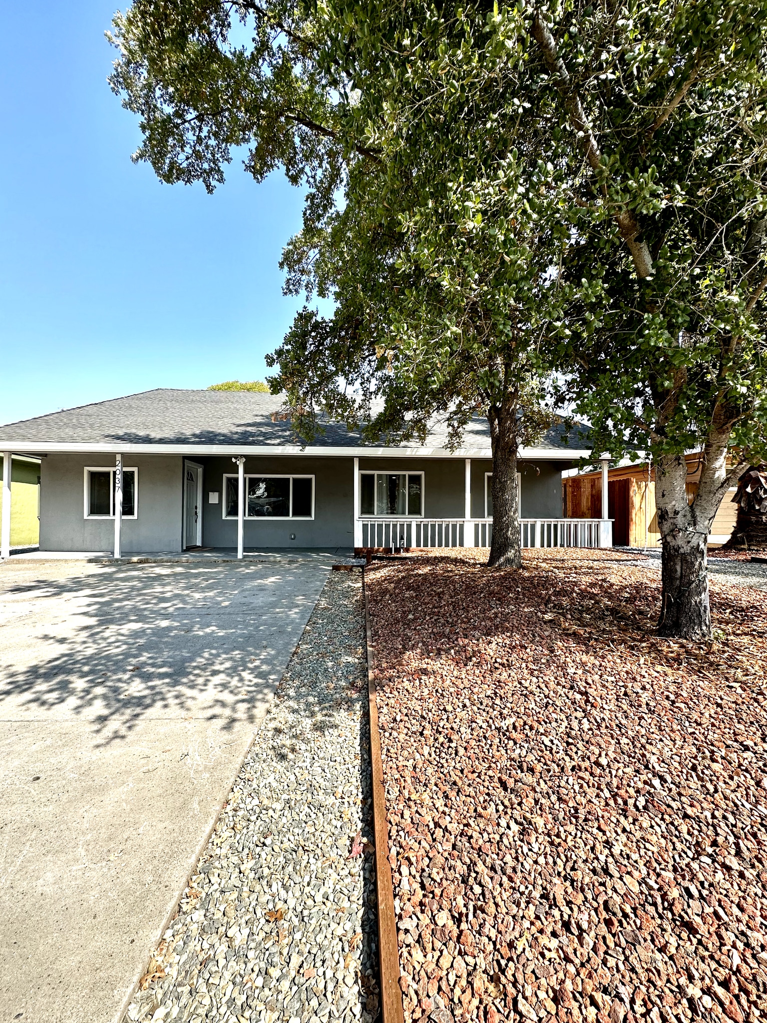 Building Photo - 2037 Robert Way