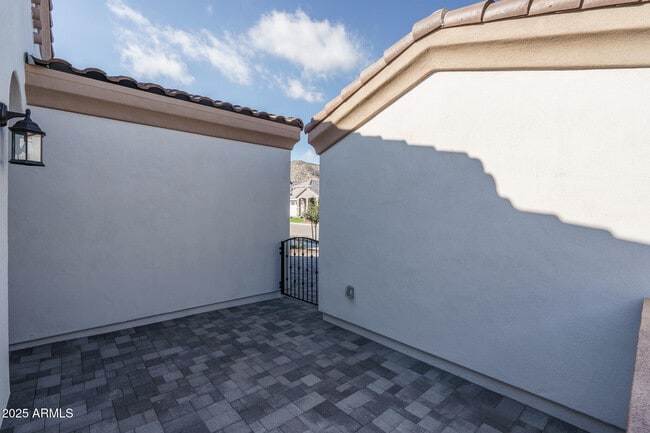 Building Photo - 20607 W Rancho Dr