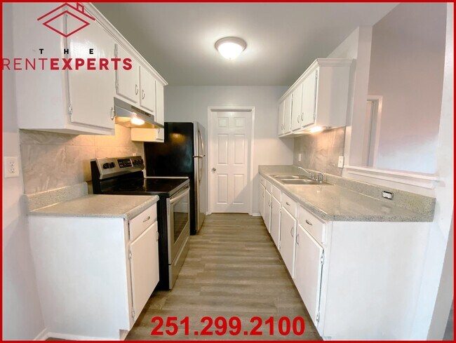 Building Photo - 9641 Royal Woods Ct