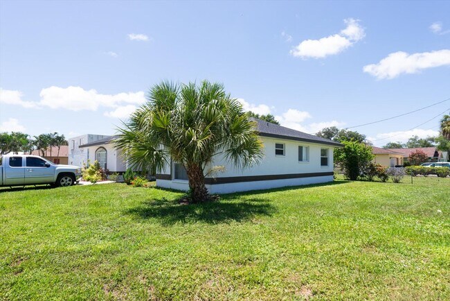 Building Photo - 1611 3rd Ave W