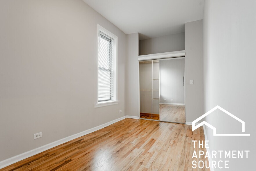 Building Photo - 2202 W Belmont Ave