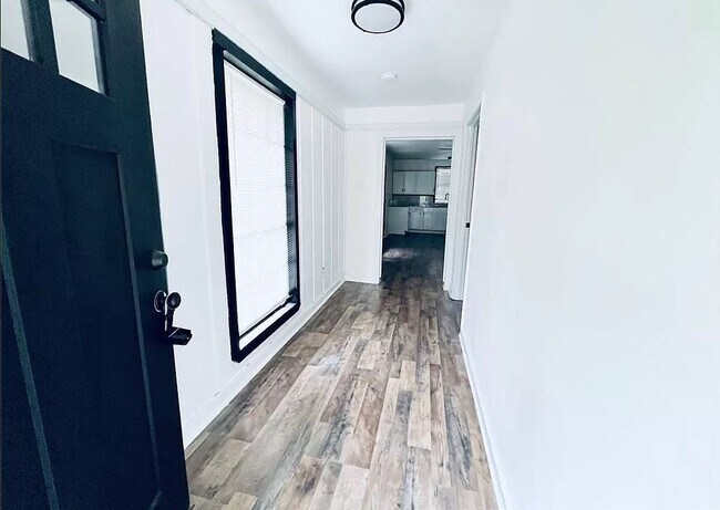 Building Photo - 343 5th St