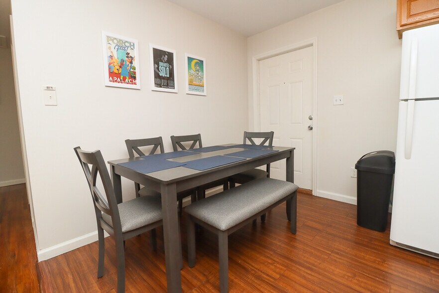 Building Photo - 1904 Karen Ln