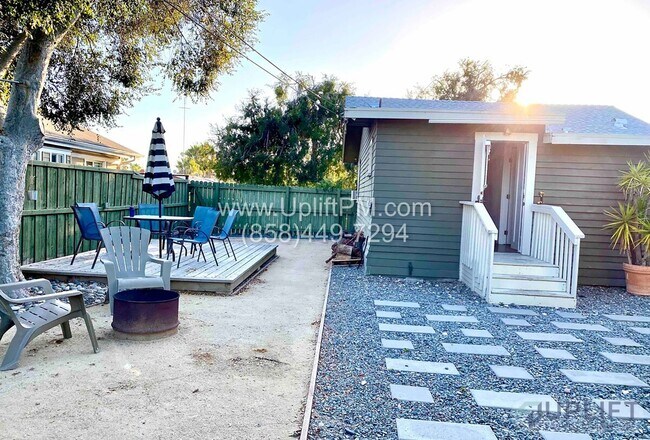 Building Photo - 36th (3637-3639)