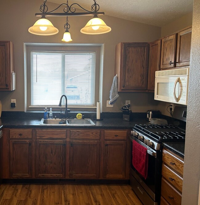 Building Photo - Beautiful Home in Prime Meridian Location