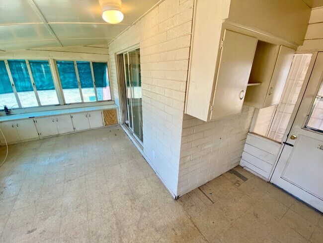 Building Photo - 11111 W Greer Ave