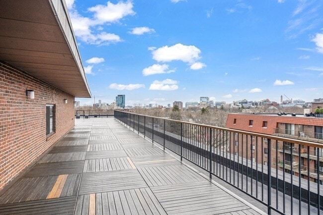 Building Photo - 135 Pleasant St