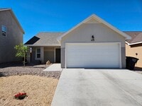 Building Photo - Open & Airy 3 Bedroom/2 Bath Home with Refrigerated Air