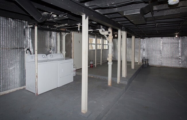 Building Photo - Beautiful 3 Bedroom 1 Bath Home - Pyramid ...