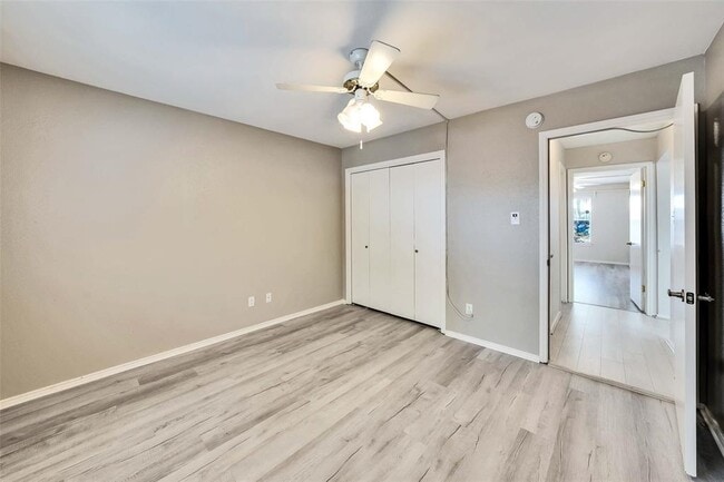 Building Photo - 8219 Summer Side Dr