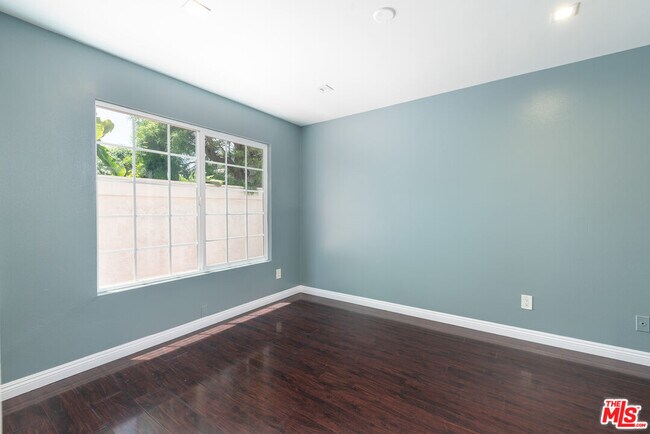 Building Photo - 3026 Inglewood Blvd