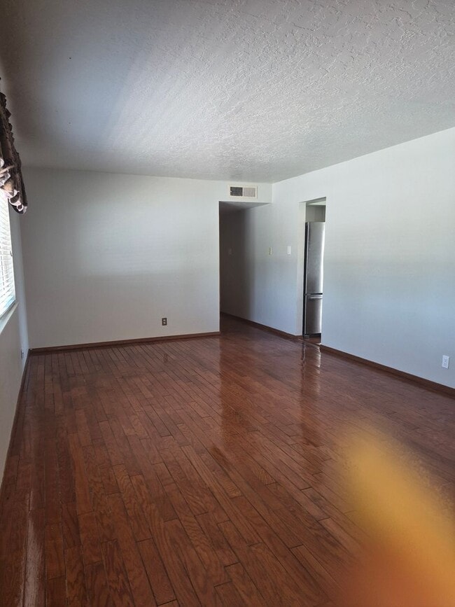 Building Photo - FOUR BEDROOM-SINGLE STORY