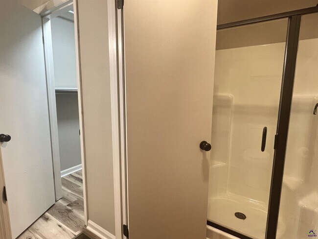 Building Photo - 221 Jefferson Cir