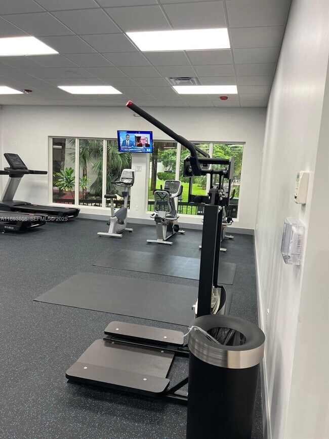 Building Photo - 17021 N Bay Rd