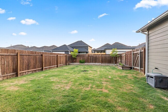 Building Photo - Beautiful 4 bedroom, 3 bathroom home in Hu...