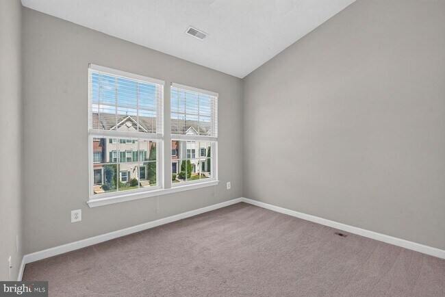Building Photo - 711 Wineberry Way