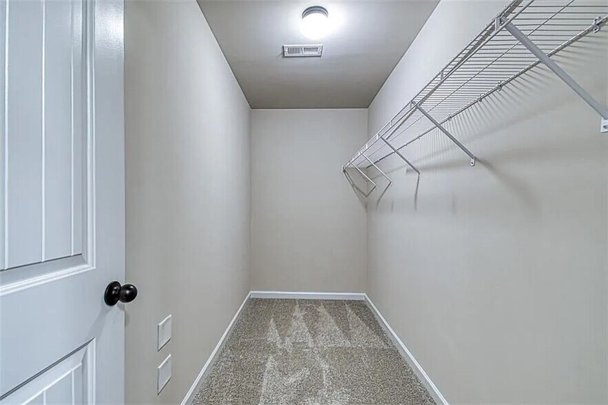 Building Photo - Room in Townhome on Bayrose Cir