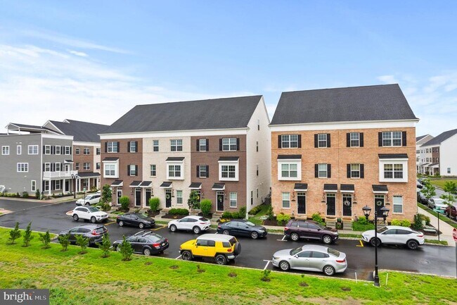 Building Photo - 204B Dock St