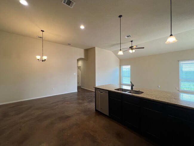 Building Photo - Luxury 3/2 duplex in great New Braunfels N...
