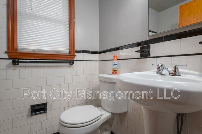 Building Photo - 1237 Delbert Ave