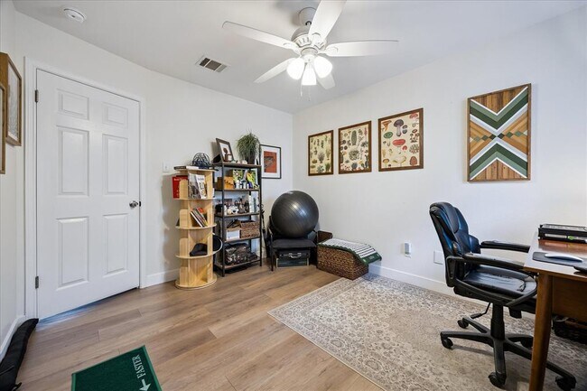 Building Photo - 9321 Linkmeadow Dr