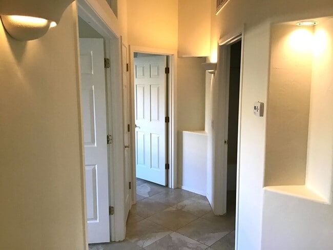 Building Photo - 3Bd/2ba Nice, clean in Rancho Vistoso, 3 Car Garage, Oro Valley