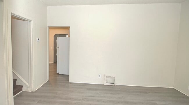 Building Photo - 102 S Perry St