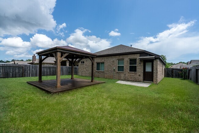 Building Photo - 18123 Willow Edge Dr