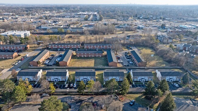 Building Photo - 2447 Brady Commons Dr