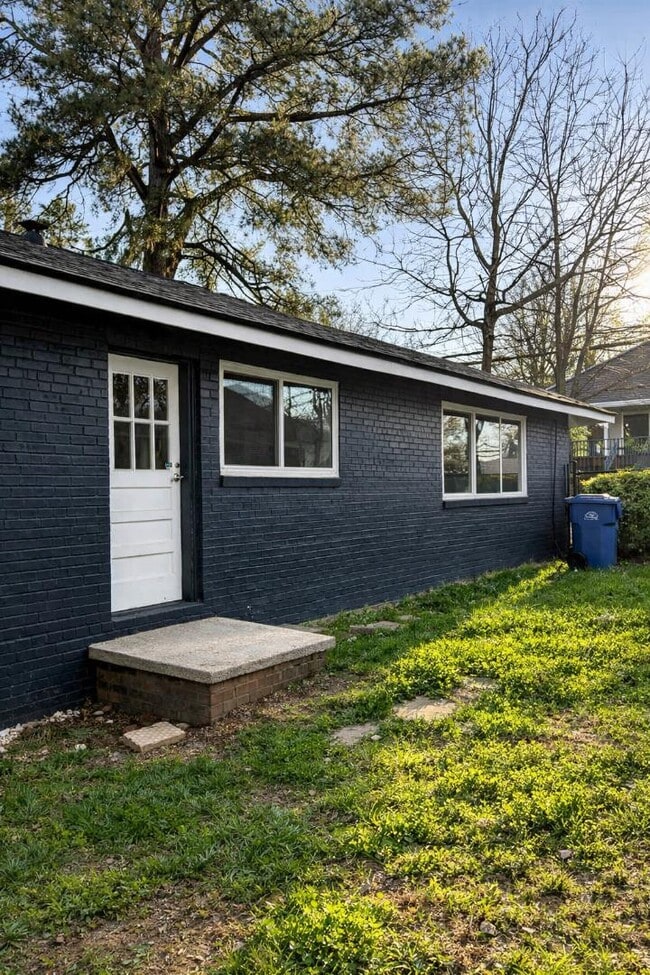 Building Photo - 255 Sunset Ave NW