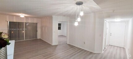 Building Photo - 2433 Centergate Dr