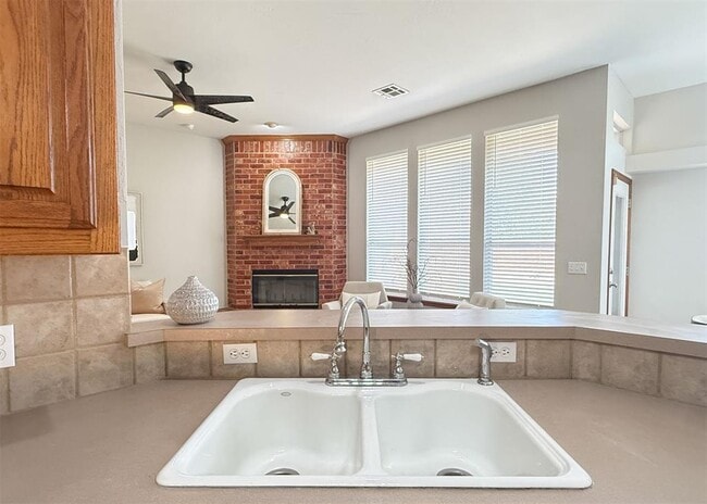 Building Photo - 18212 Willow Oak Ln
