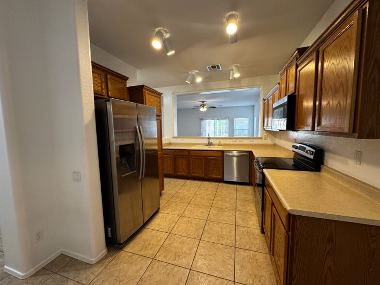 Building Photo - 5308 W Glass Ln
