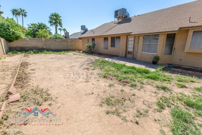 Building Photo - 3950 W Saragosa St