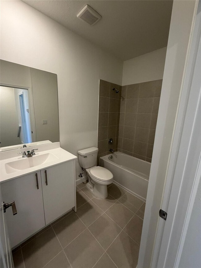 Building Photo - 1131 SE 2nd St