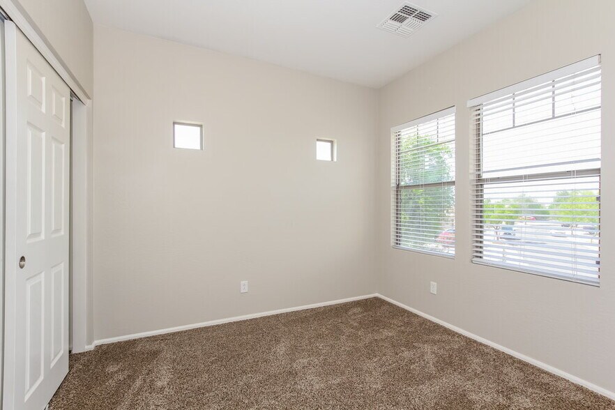 Building Photo - 13875 W Mauna Loa Ln