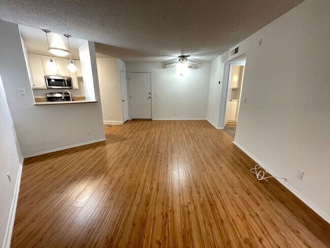 Interior Photo - 5050 Klump Ave