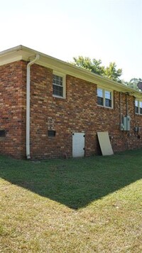 Building Photo - 2/1 Near The Swamp Rabbit Trail Available ...